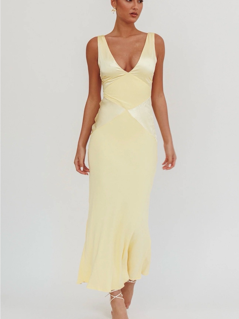 Elegant Yellow Satin-Panel Maxi Dress - Picture 4 of 5